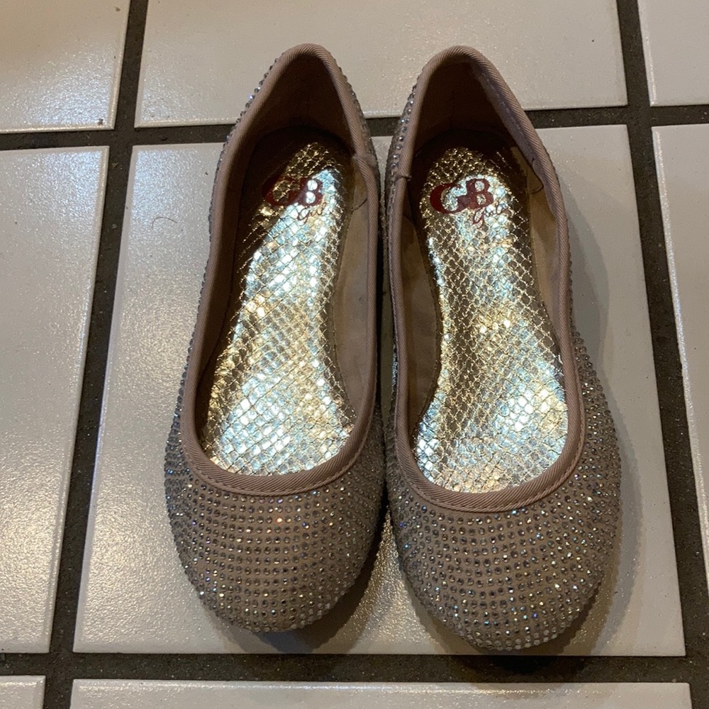 Girl’s flat ballet shoes